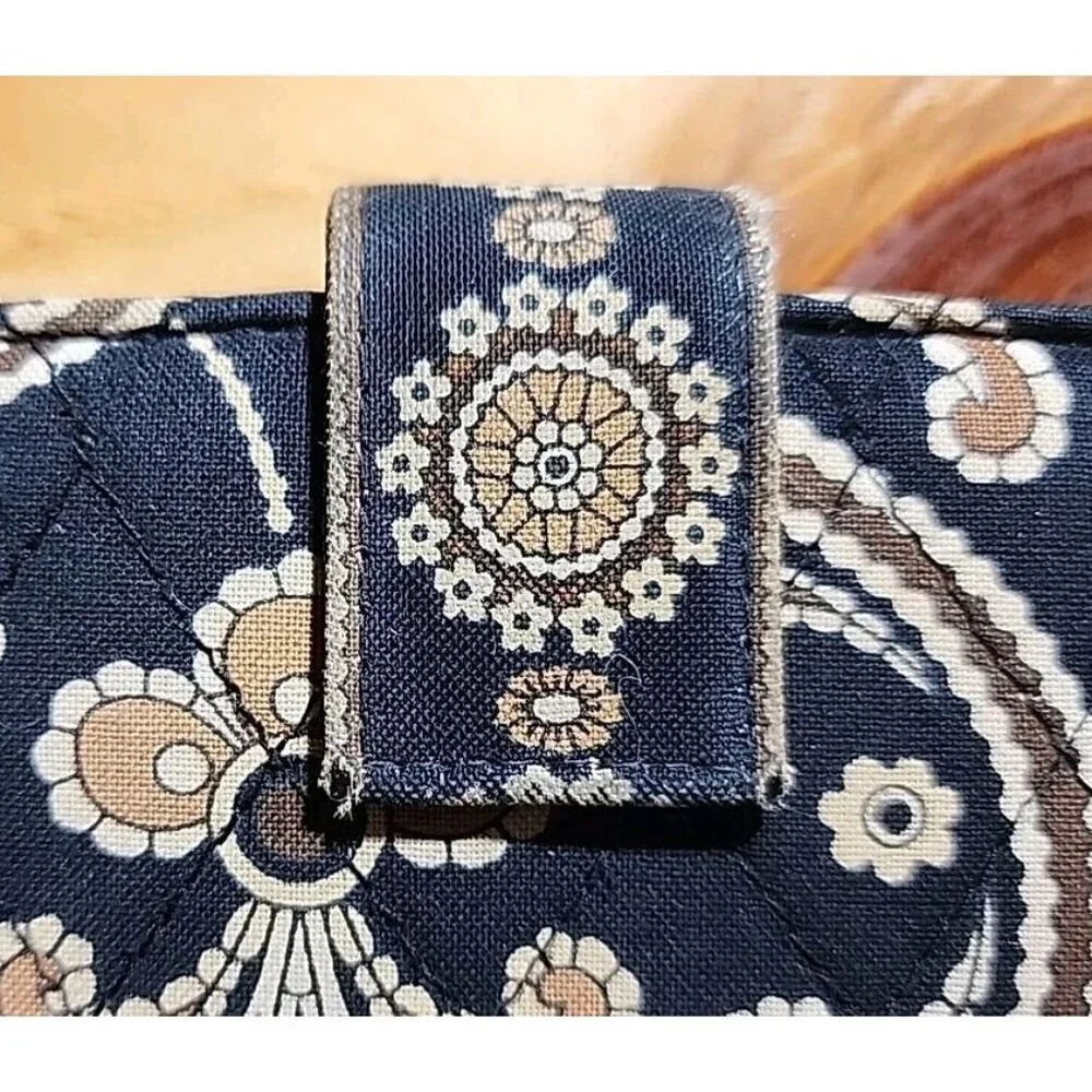 Vera Bradley Caffe Latte Wallet Brown Paisley Zip/Snap Quilted - Picture 3 of 8